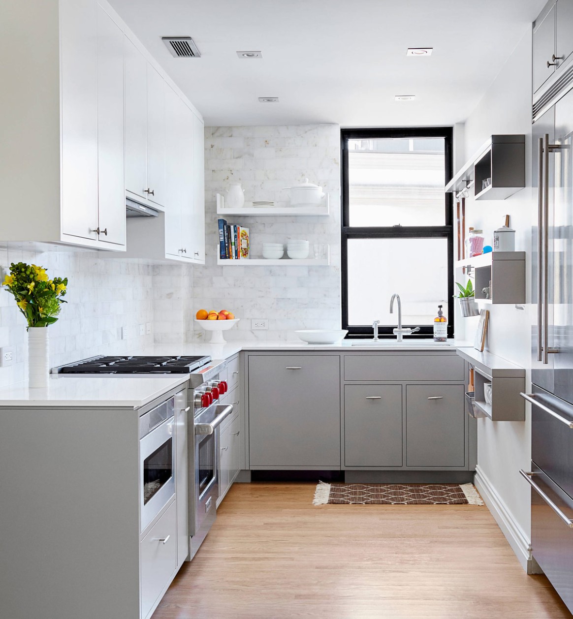 3 Gorgeous Grey and White Kitchens that Get Their Mix Right