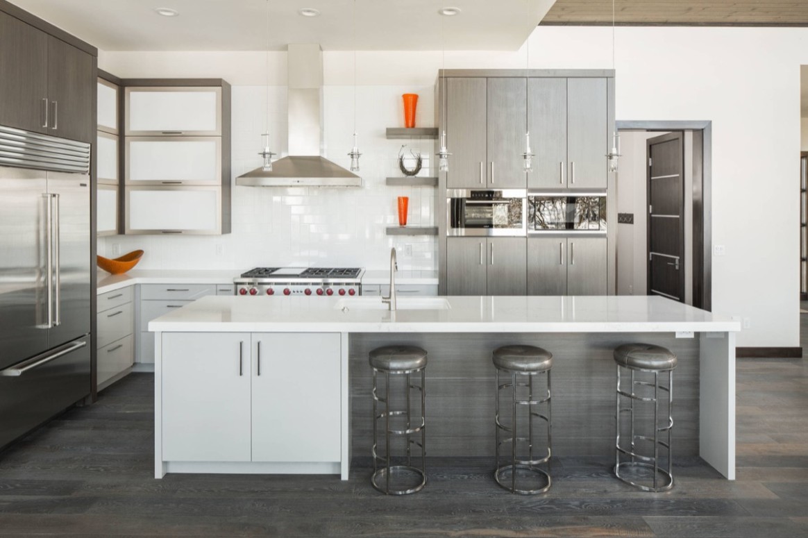 5 Gorgeous Grey and White Kitchens that Get Their Mix Right