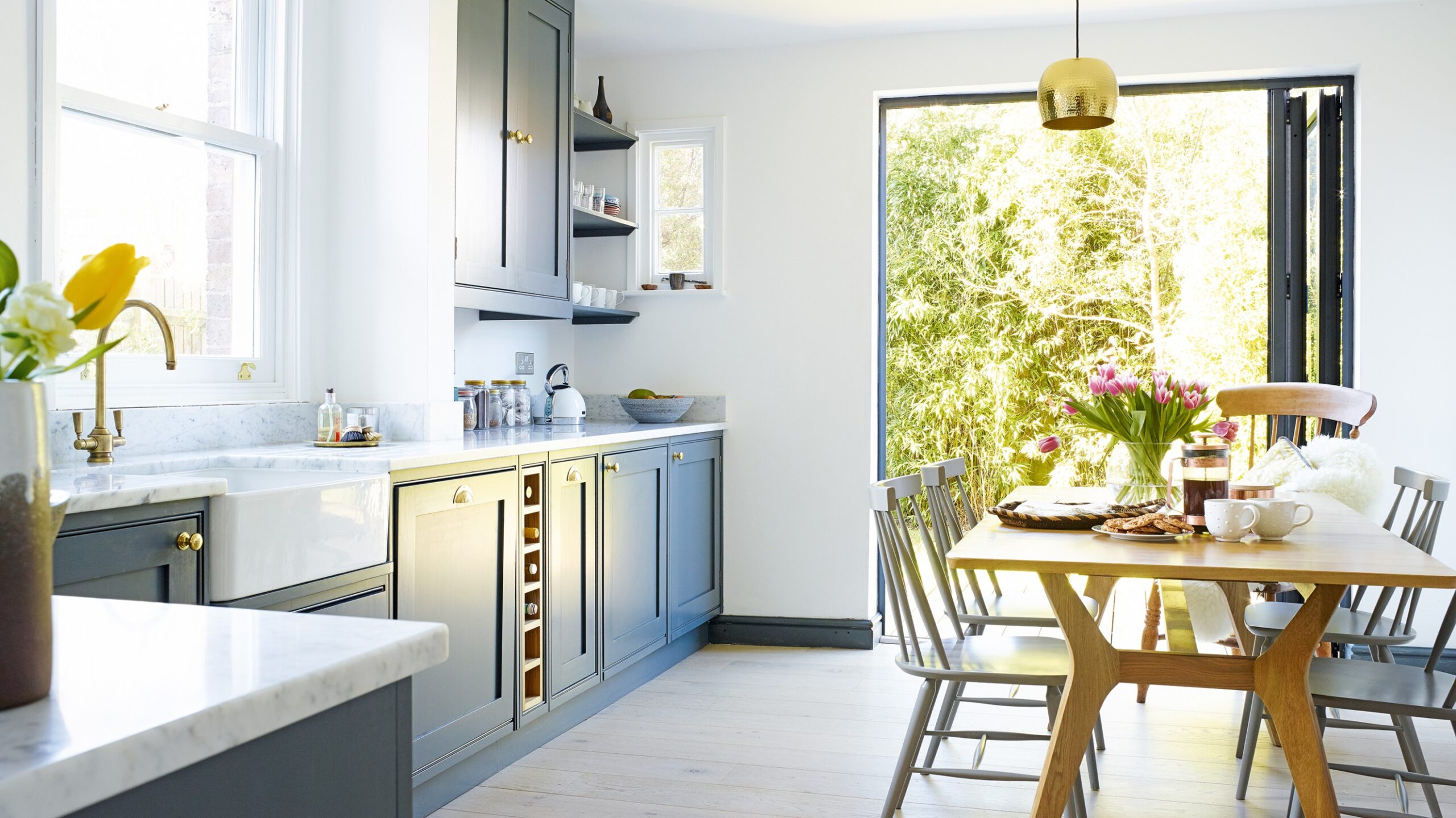 How to make a small kitchen look bigger – 4 expert tips and
